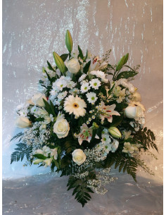 Centro de flor en blanco